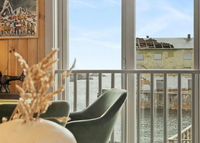 In A Real, Historic Gem In Holiday home Henningsvaer
