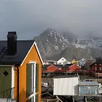 In A Real, Historic Gem In Dom wakacyjny Henningsvær
